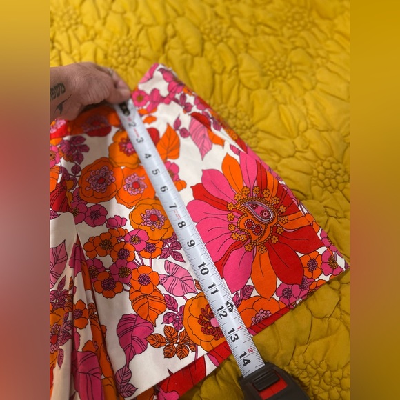 NWT Adorable Retro Trina Turk Shorts Size 2 - Picture 10 of 11